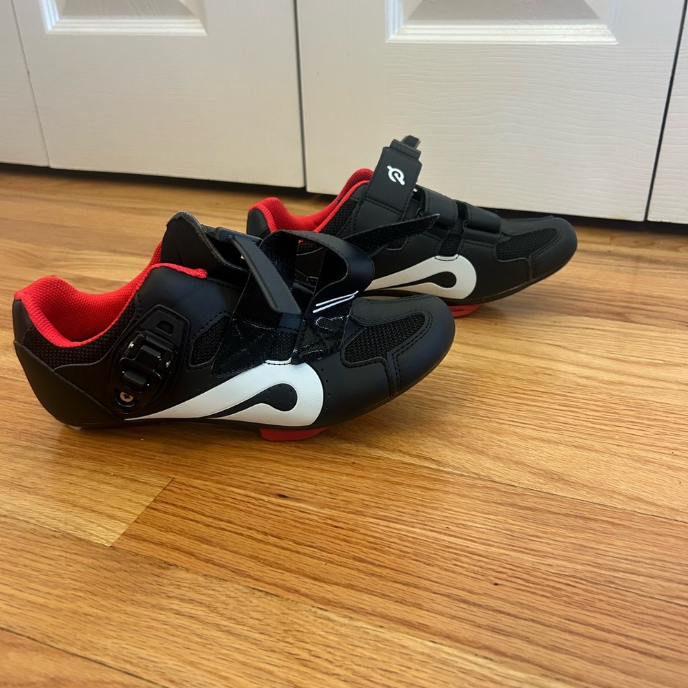 Women’s Size 9 Peloton Black and Red Cycling Shoes